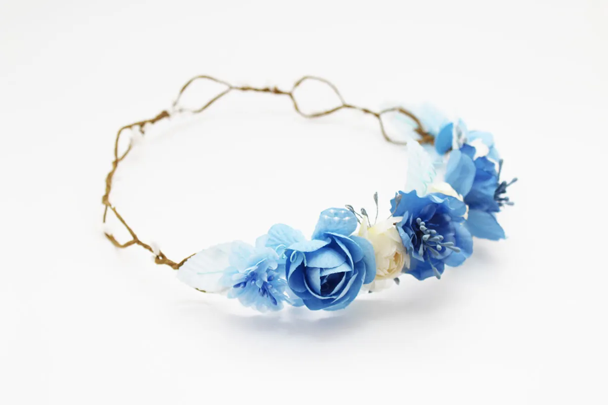 Corona ceremonia niña azul celeste beige