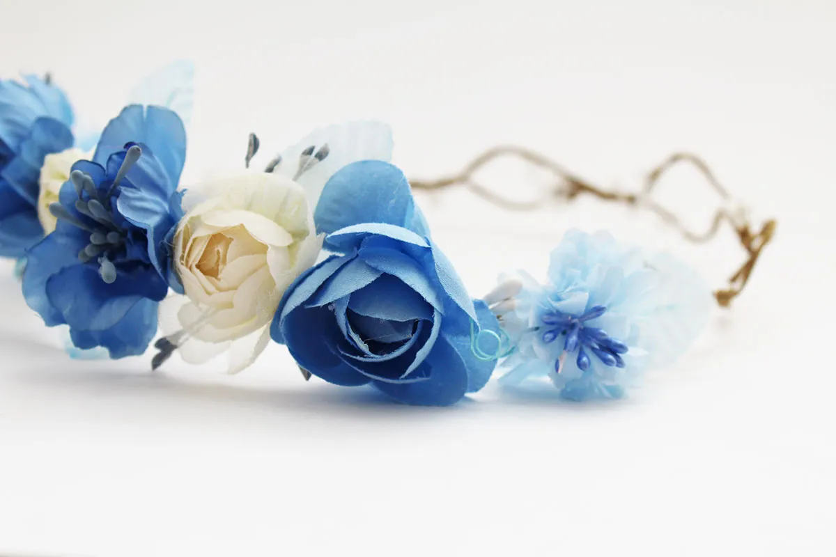 Corona ceremonia niña azul celeste beige
