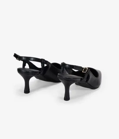 Zapatos de tacón negros con cierre de hebilla